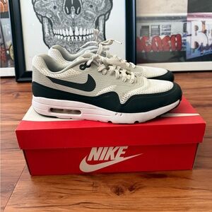 Nike Men's Air Max 1 Essential
